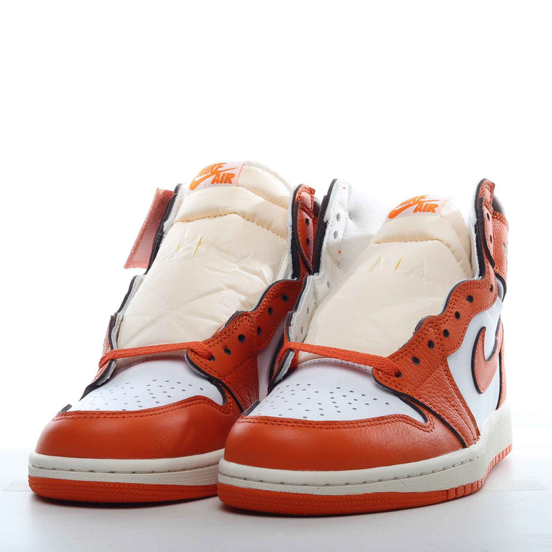 Nike Air Jordan 1 Retro High OG - Sneakito